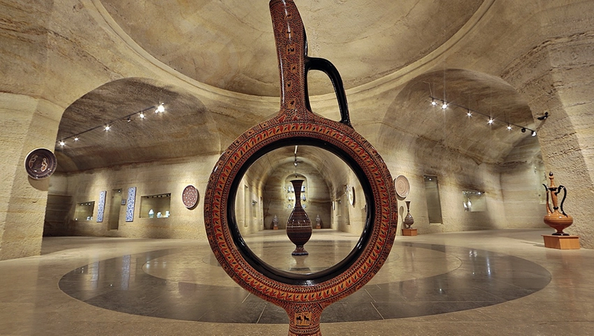 Ceramics exhibition inside Güray underground museum in Avanos