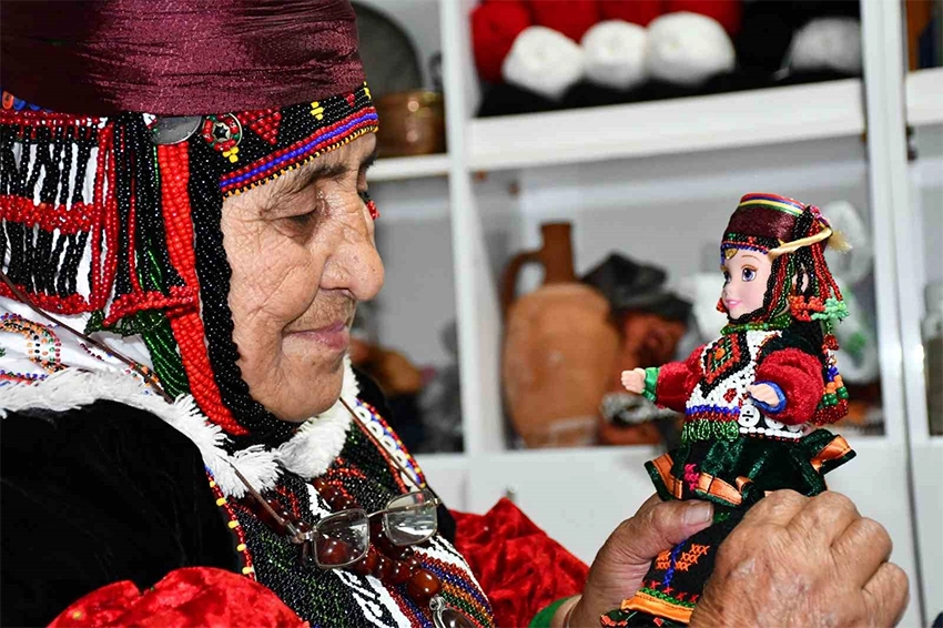 Local women sewing Soğanlı dolls by hand in Soğanlı Valley